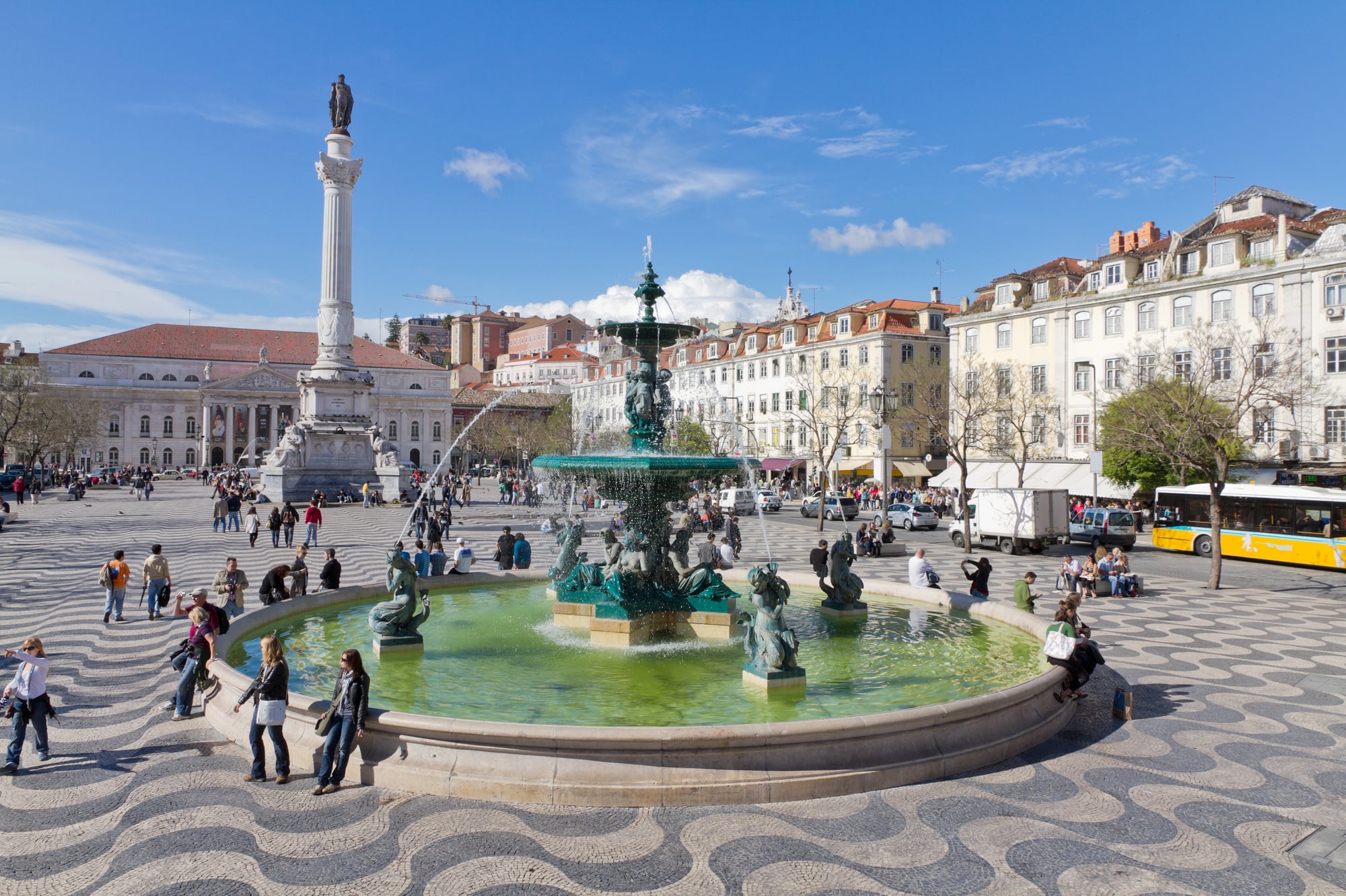 Rossio : The Beeting Heart of Lisbon 주변을 산책합시다