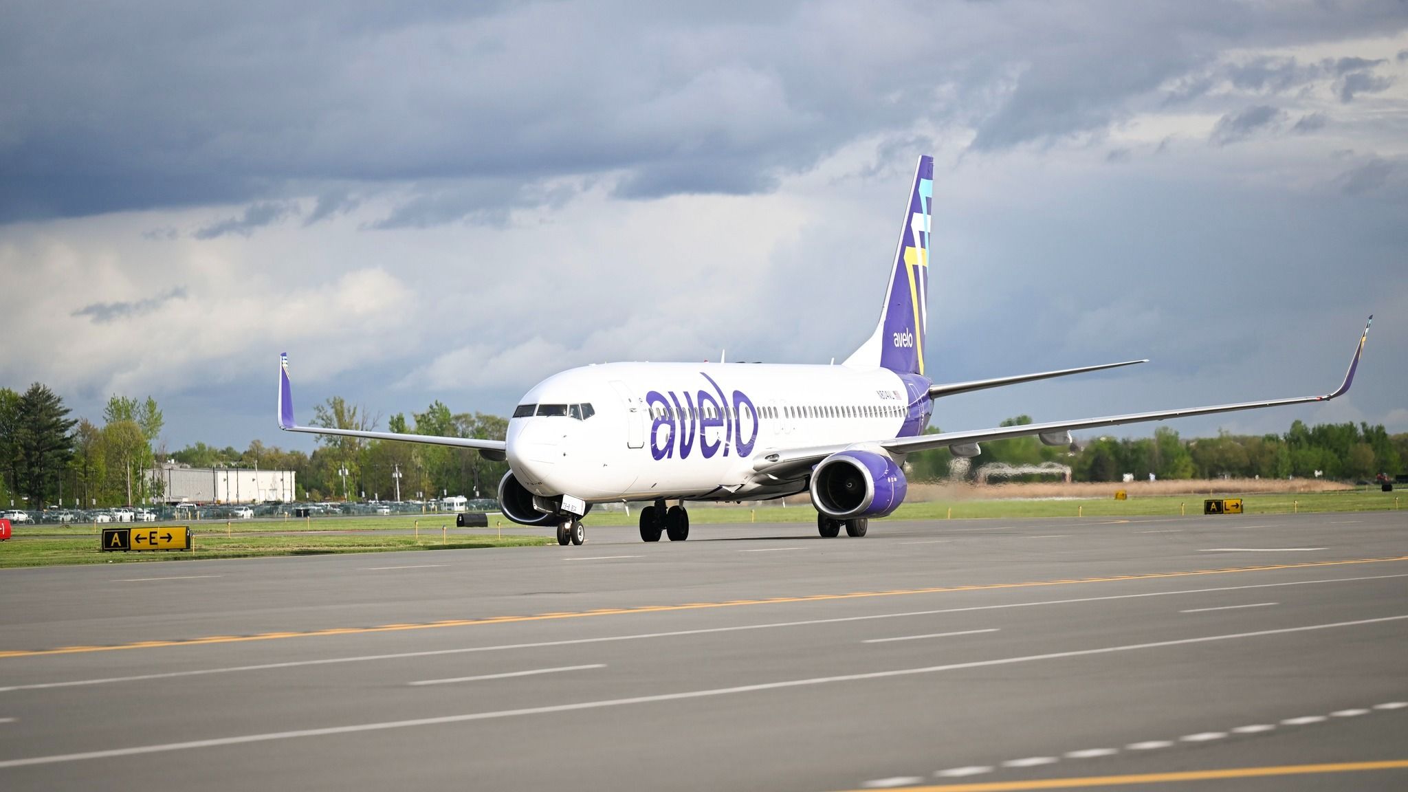 Avelo Airlines는 1 월까지 비행 일정을 연장하고 비공식성으로 인해 6 개의 목적지를 종료합니다.
