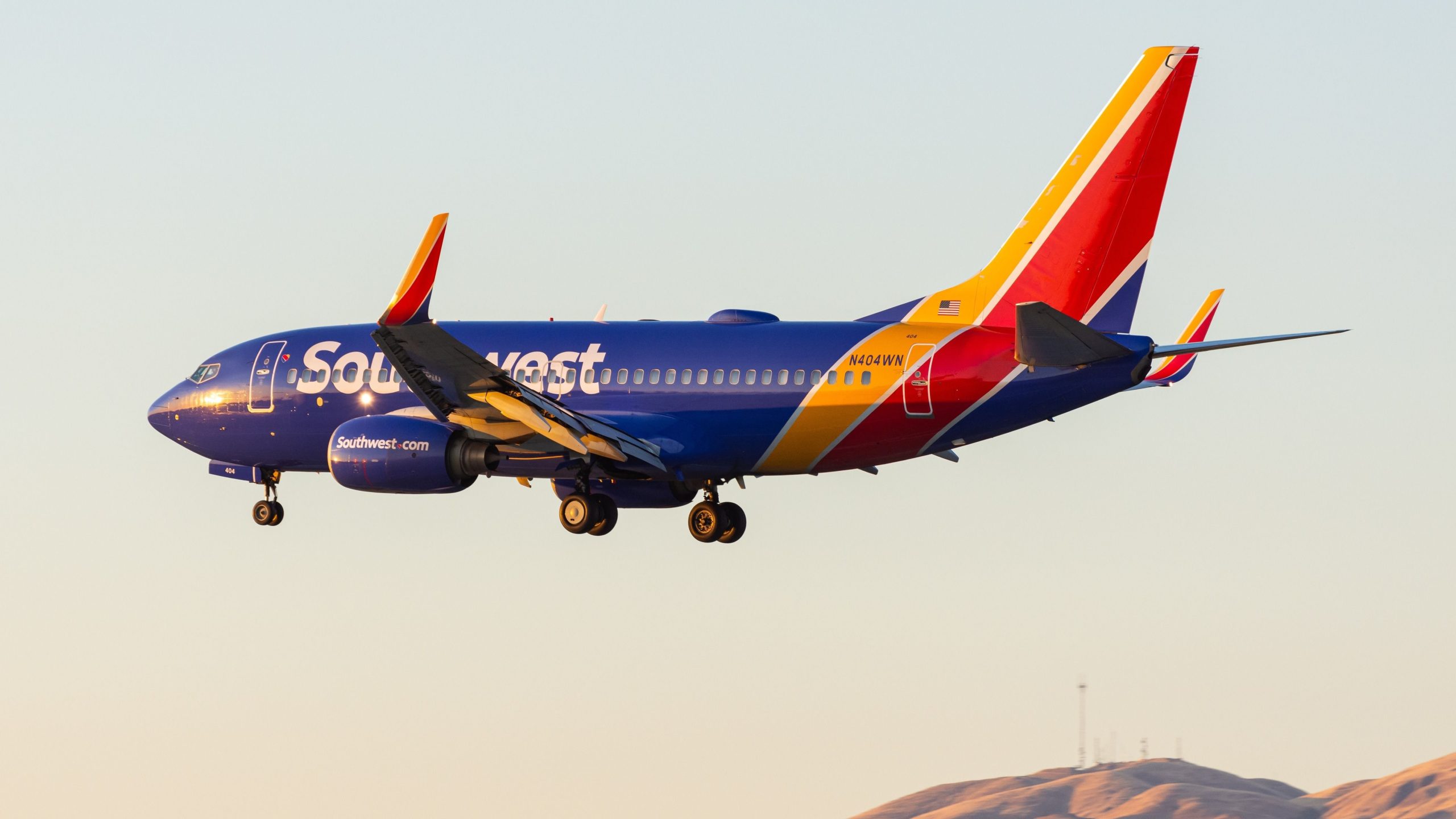이륙 후 엔진 문제로 인해 Burbank-ound Southwest Flight가 산호세로 돌아갑니다.