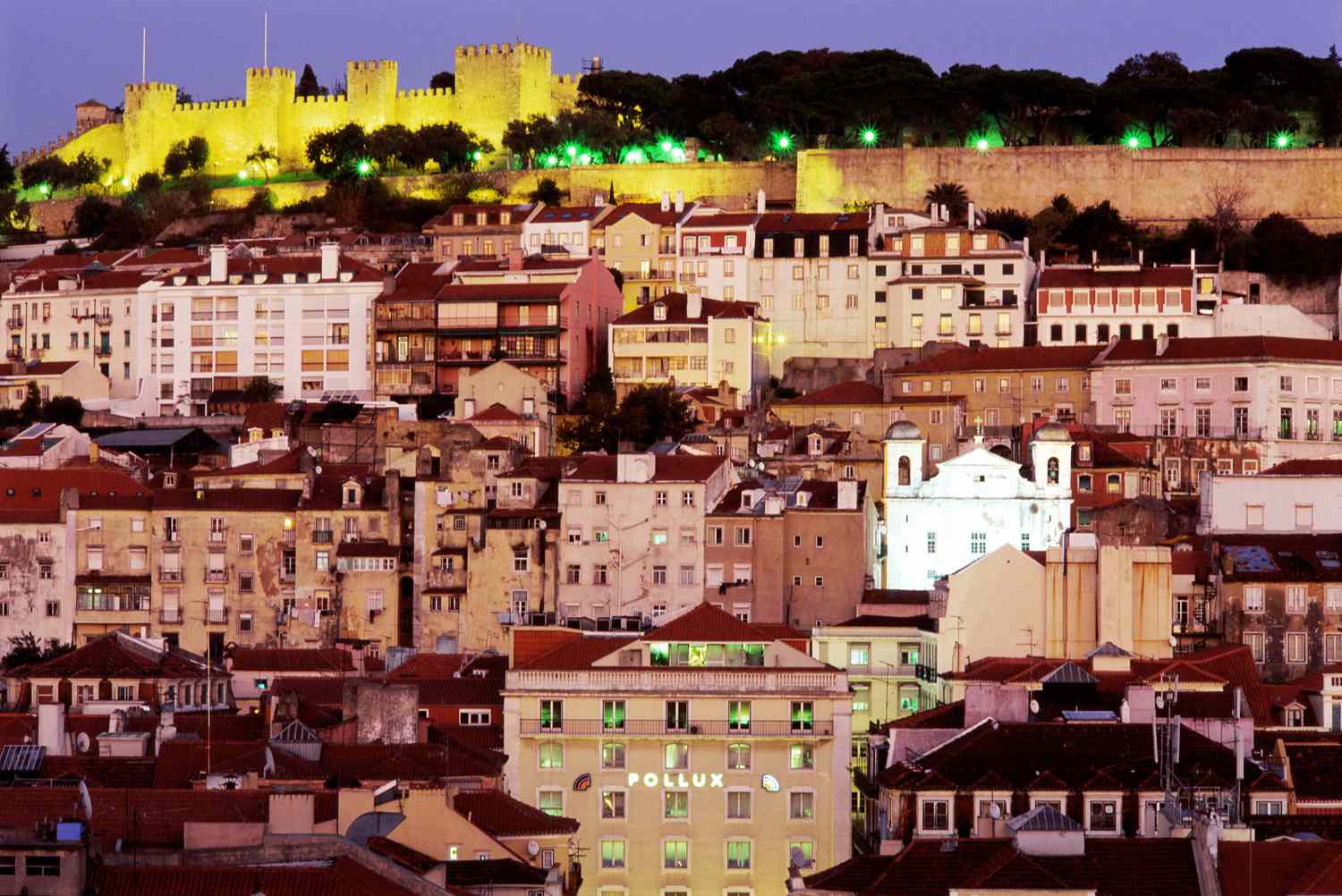 기차, 버스, 자동차 및 비행기로 바르셀로나에서 리스본으로 여행하는 방법