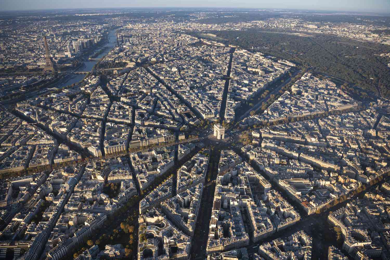 기차, 버스, 자동차 및 비행기로 제네바에서 파리로 여행하는 방법