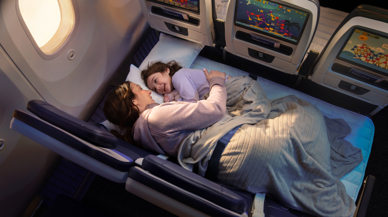 유나이티드 항공(United Airlines)은 장거리 항공편에서 휴식을 취할 수 있는 컨버터블 좌석 옵션을 곧 제공할 예정입니다.